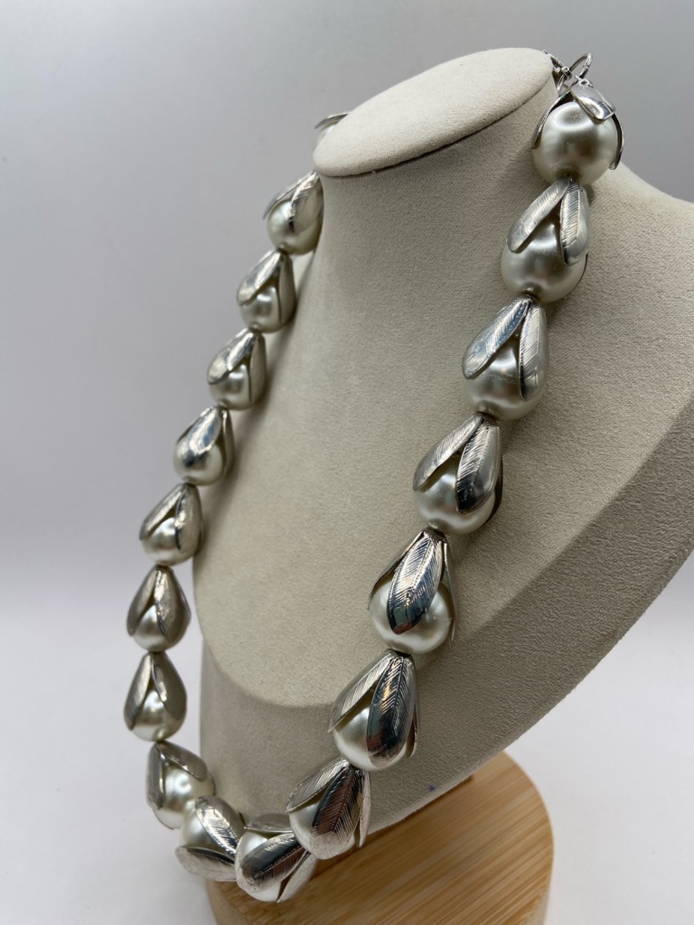 Silver-Tone Faux Pearl Bead Cap Necklace 18 1/2”L With 3”L Extender Feminine - Picture 2 of 8